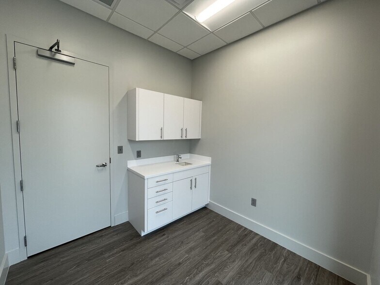 More Photos Of 6411 Perkins Rd, Baton Rouge Medical For Lease