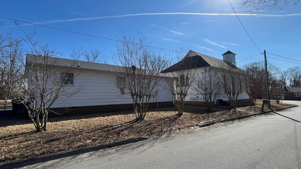 More Photos Of 401 Church St, Kernersville Religious Facility For Sale