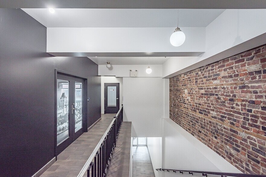 More Photos Of 3939 Rue Wellington, Montréal Storefront Retail Office For Lease