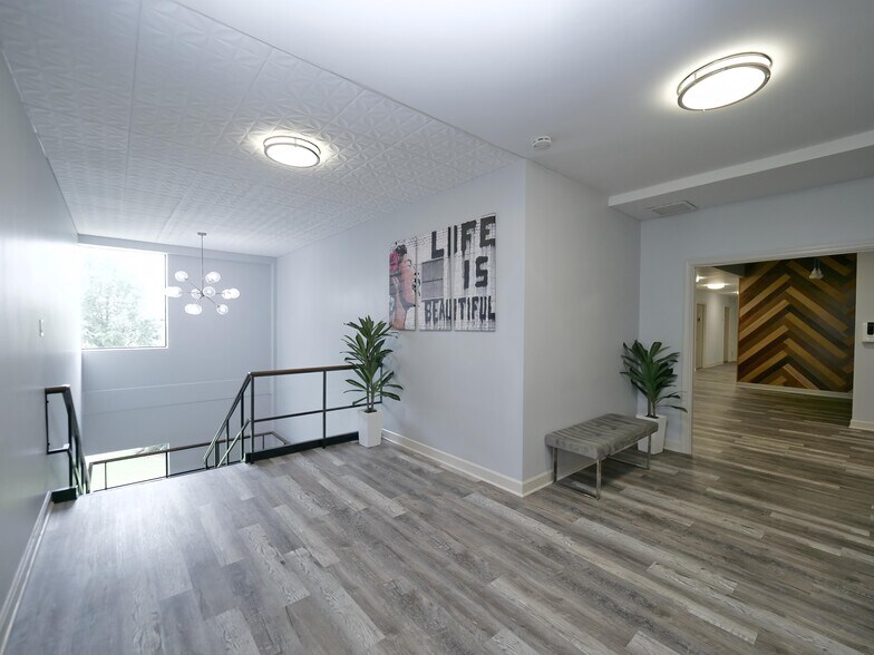 More Photos Of 7300 N Cicero Ave, Lincolnwood Loft Creative Space For Sale
