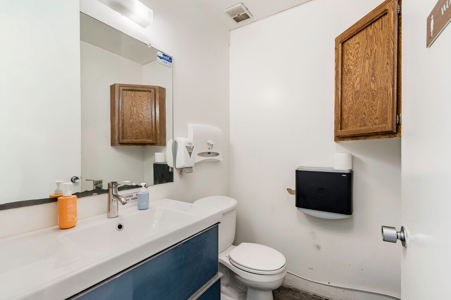 More Photos Of 23871-23899 Madison St, Torrance Showroom For Lease