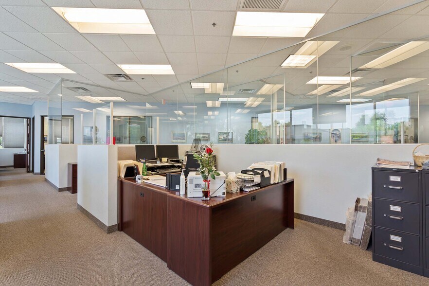 More Photos Of 10621 S 51st St, Phoenix Office Residential For Lease