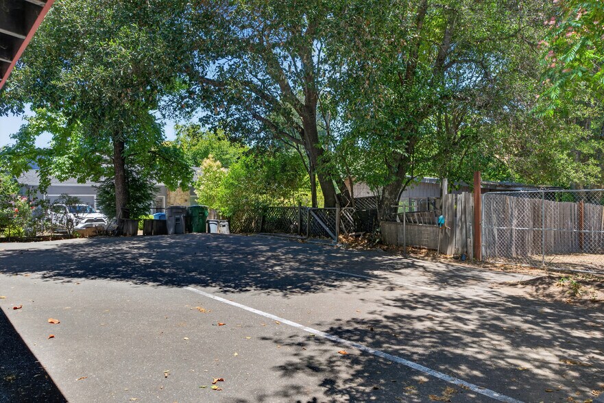 More Photos Of 530 N Cloverdale Blvd, Cloverdale Specialty For Sale