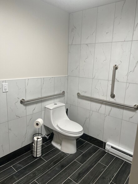 More Photos Of 8949 N Deerbrook Trl, Brown Deer Light Distribution For Sale