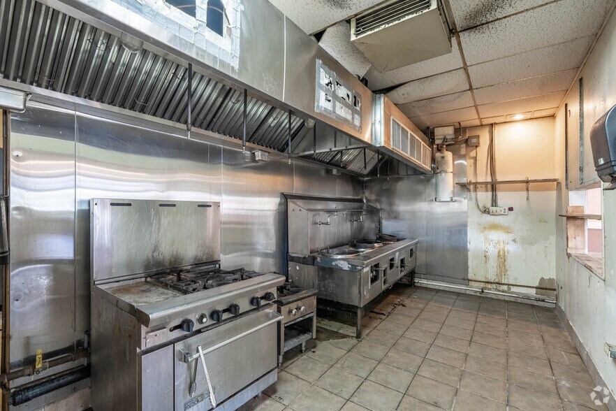 More Photos Of 1207 S Jackson St, Seattle Freestanding For Sale