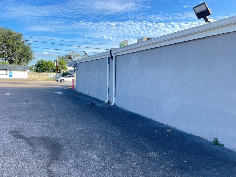 More Photos Of 7522 N Armenia Ave, Tampa Freestanding For Sale