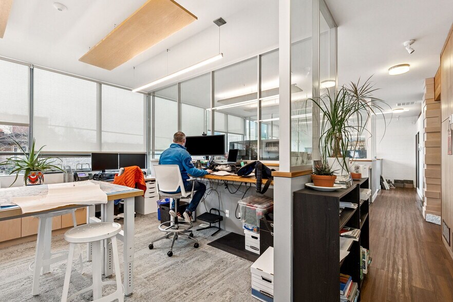 More Photos Of 3625 Woodland Park Ave N, Seattle Office For Sale