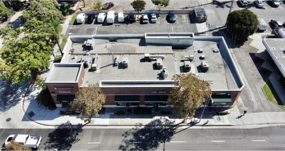 More Photos Of 122 E 17th St, Santa Ana Storefront For Sale