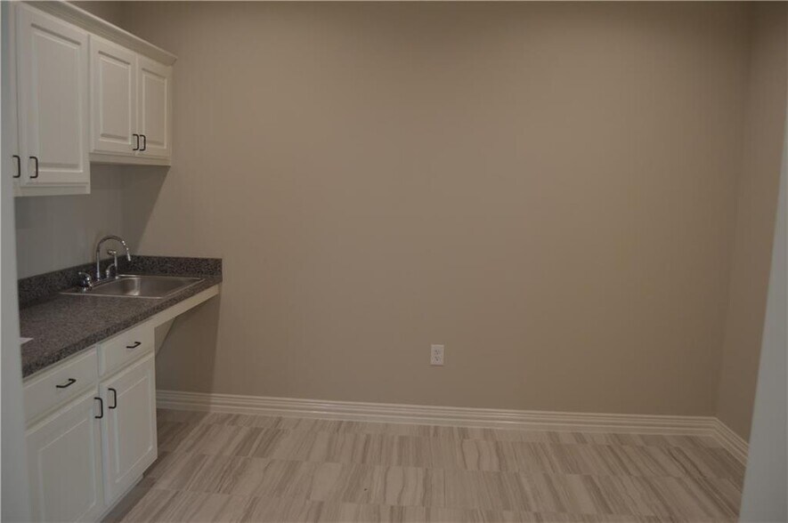 More Photos Of 8668 John Hickman Pky, Frisco Medical For Lease