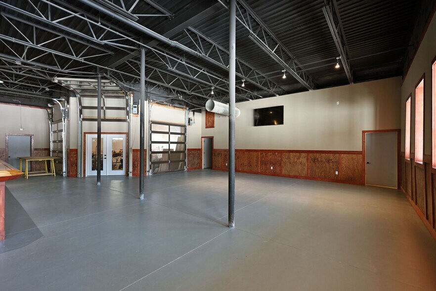 More Photos Of 11706 N Eaton Rd, Hayward Bar For Sale