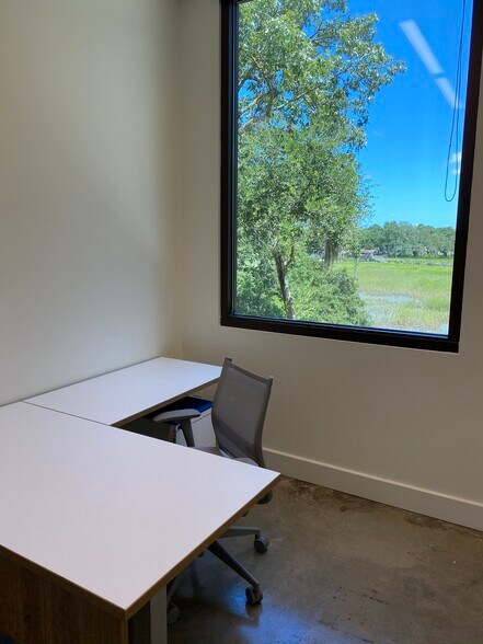 More Photos Of 656 Ellis Oak Dr, Charleston Office For Lease