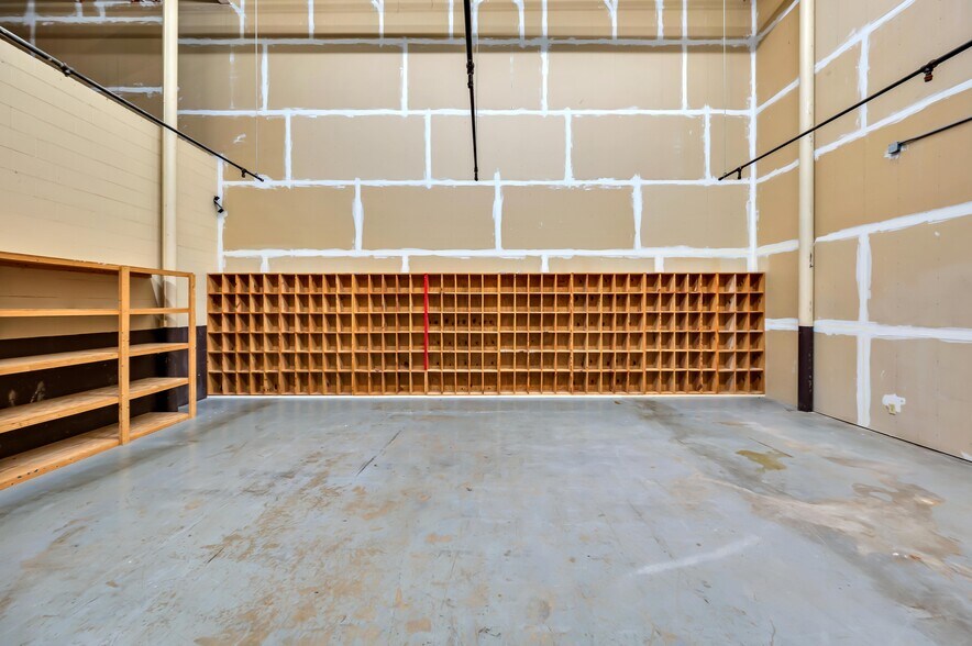 More Photos Of 701 W Loop 340, Waco Self Storage For Lease