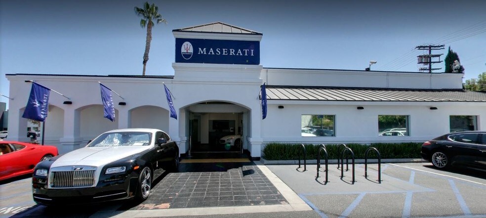 More Photos Of 21326 Ventura Blvd, Woodland Hills Storefront Retail Office For Lease