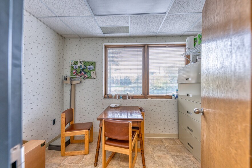 More Photos Of 40 Hurley Ave, Kingston Medical For Sale