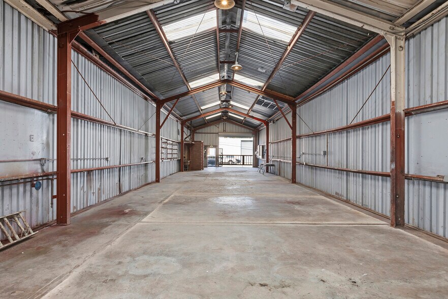 More Photos Of 1359 Van Dyke Ave, San Francisco Warehouse For Sale
