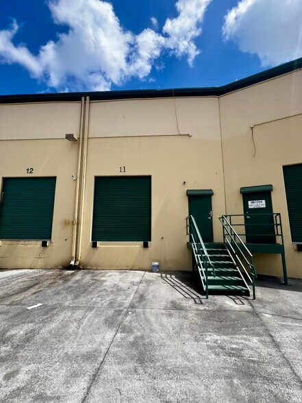 More Photos Of 6881 Kingspointe Pky, Orlando Flex For Sale