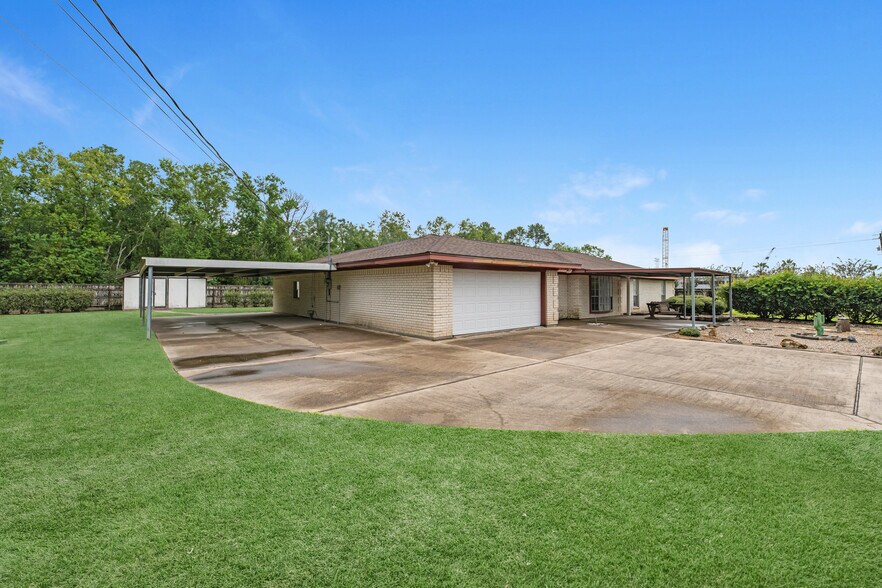 More Photos Of 7315 Pine St, Manvel Industrial For Sale