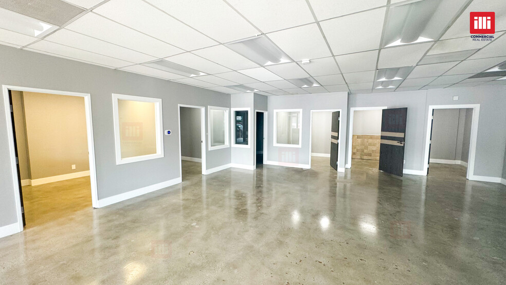 More Photos Of 22837 Ventura Blvd, Woodland Hills Office For Lease