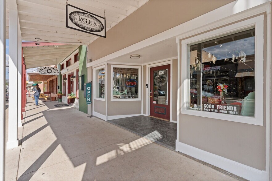 More Photos Of 925 Main St, Bastrop Office Residential For Sale