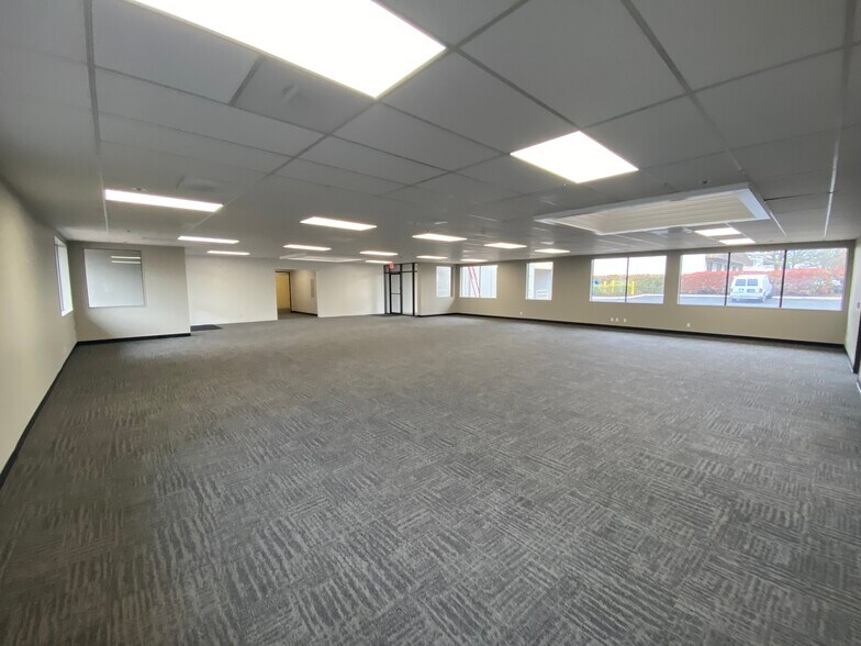 More Photos Of 10189 SW Avery St, Tualatin Manufacturing For Lease
