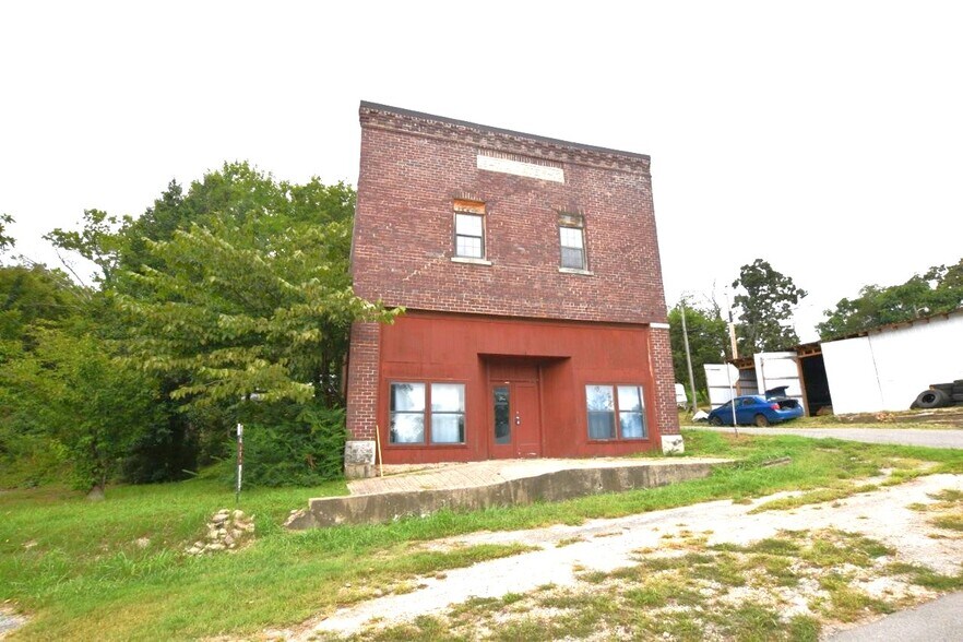 More Photos Of 114 Main St, Watts Apartments For Sale