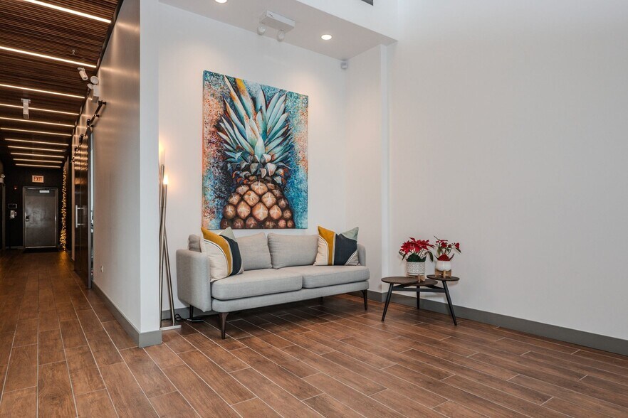 More Photos Of 1290 N Clybourn Ave, Chicago Office For Lease