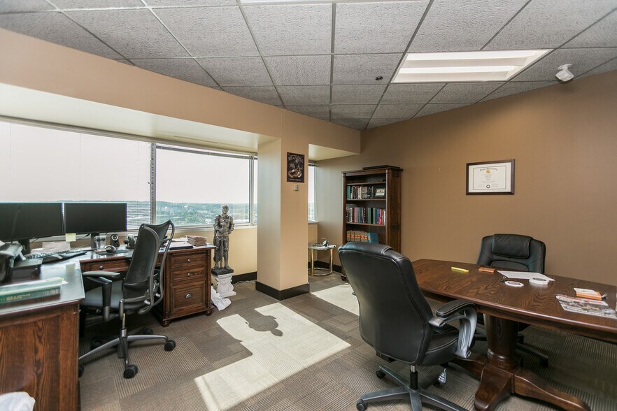 More Photos Of 425 2nd St SE, Cedar Rapids Office For Sale