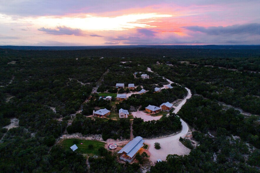 More Photos Of 7400 McGregor Ln, Dripping Springs Hotel For Sale