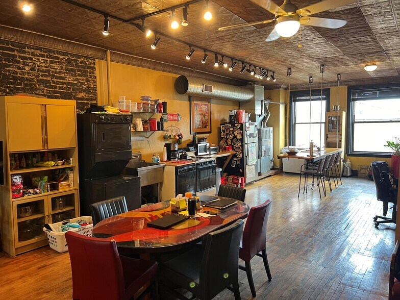 More Photos Of 1259 N milwaukee Ave, Chicago General Retail For Sale