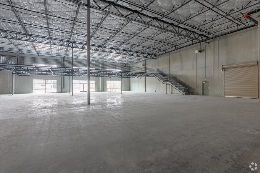More Photos Of 5765 W Sunset Rd, Las Vegas Distribution For Lease