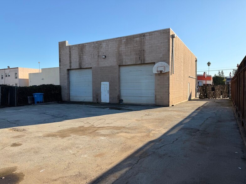 More Photos Of 3113 Middlefield Rd, Redwood City Flex For Lease