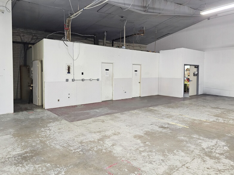 More Photos Of 540-564 S Crocker st, Los Angeles Industrial For Sale