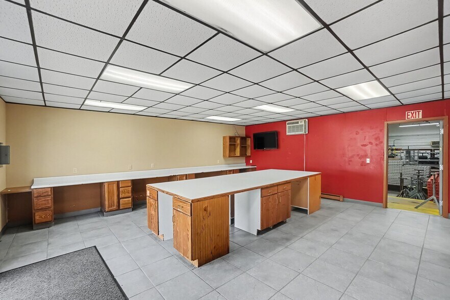 More Photos Of 1230 Locust St, Fremont Manufacturing For Lease