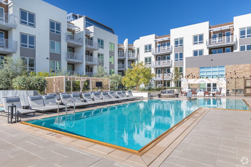 More Photos Of 585 Anton Blvd, Costa Mesa Apartments For Lease