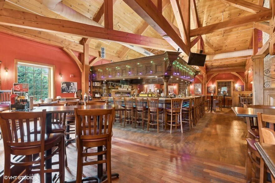 More Photos Of 22221 N Pepper Rd, Lake Barrington General Retail For Sale