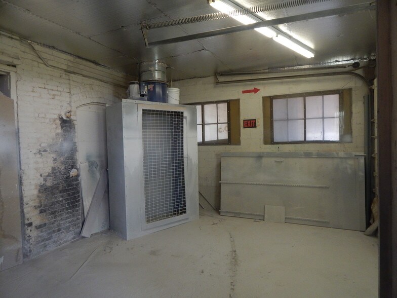 More Photos Of 209 Center St, Bridgeport Warehouse For Sale