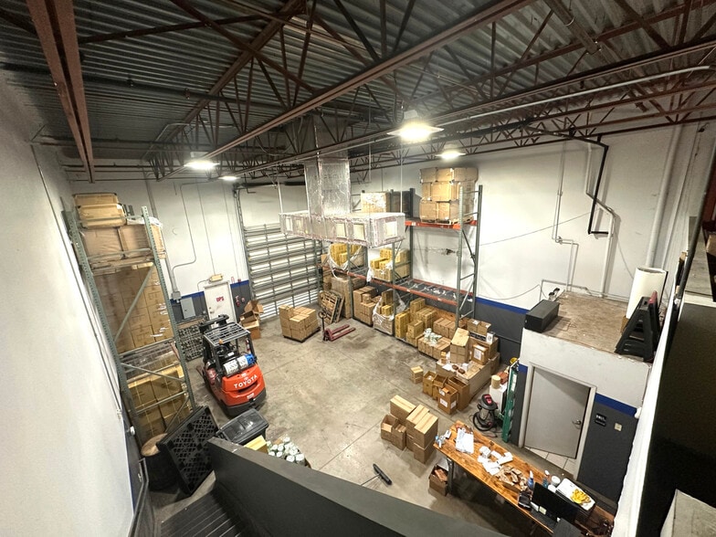 More Photos Of 571 NW Mercantile Pl, Port Saint Lucie Light Manufacturing For Lease