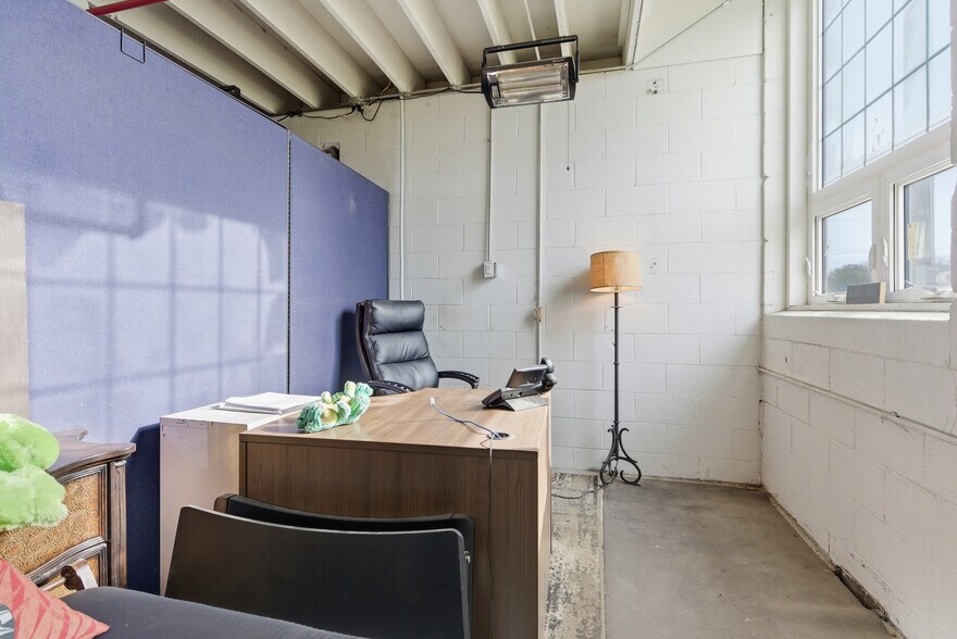 More Photos Of 3050 Wagner Rd, Waterloo Freestanding For Sale