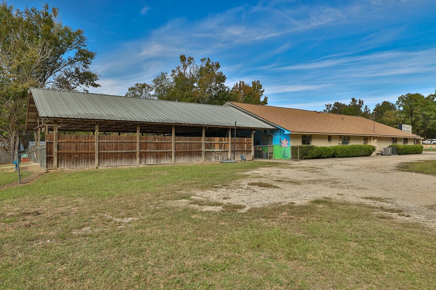 More Photos Of 6035 TX-105, Conroe Daycare Center For Sale