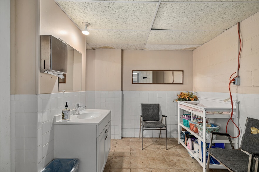 More Photos Of 1424 S 55th St, Kansas City Religious Facility For Sale
