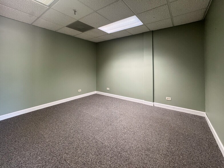 More Photos Of 2020 Dean St, St Charles Office For Sale