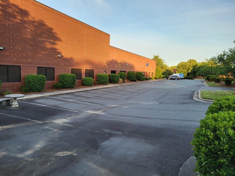 More Photos Of 10617 Southern Loop Blvd, Pineville Light Manufacturing For Lease