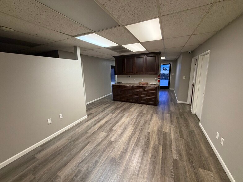 More Photos Of 1105 W Columbus St, Bakersfield Light Manufacturing For Sale