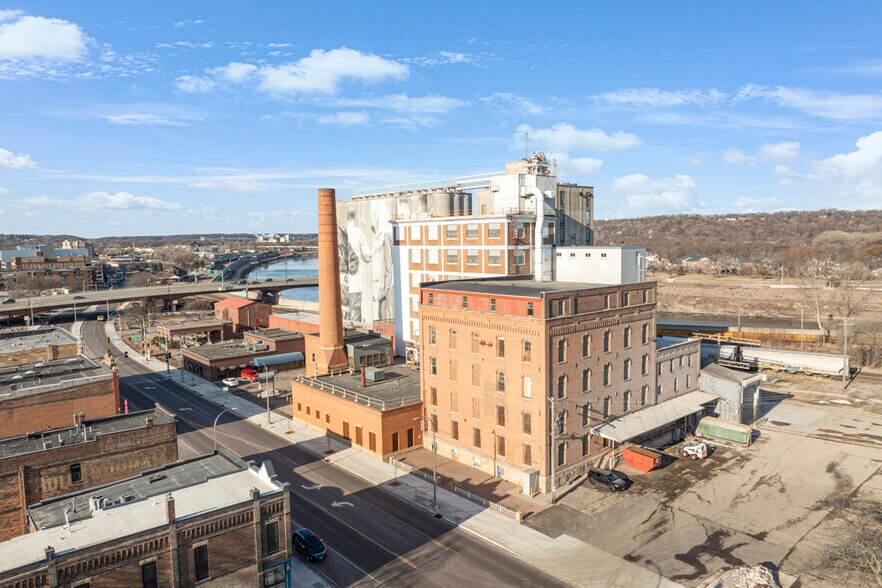 More Photos Of 324 N Riverfront Dr, Mankato Manufacturing For Sale