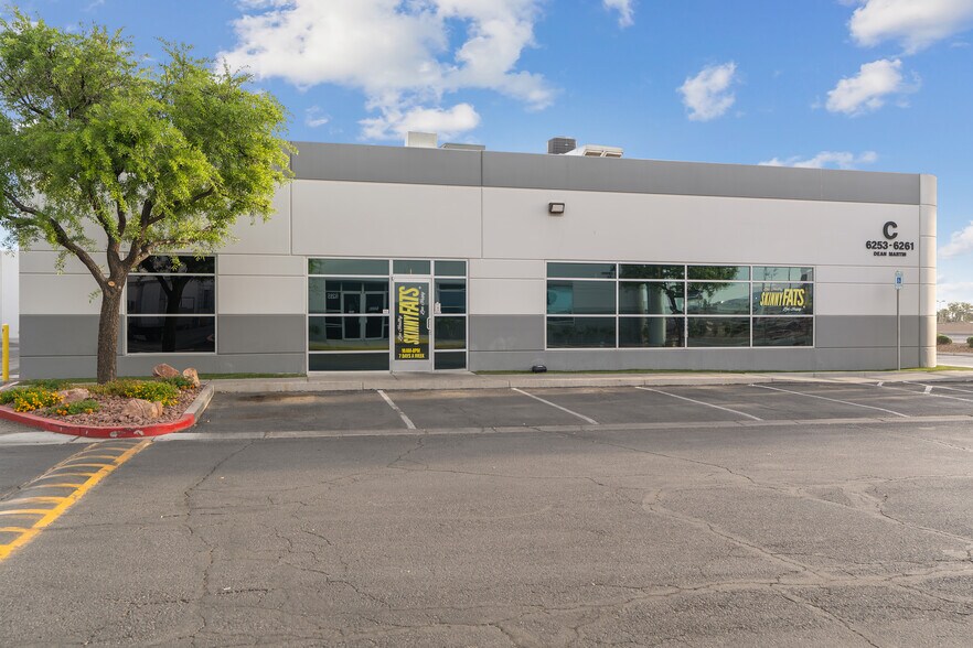 More Photos Of 6263-6281 Dean Martin Dr, Las Vegas Showroom For Lease