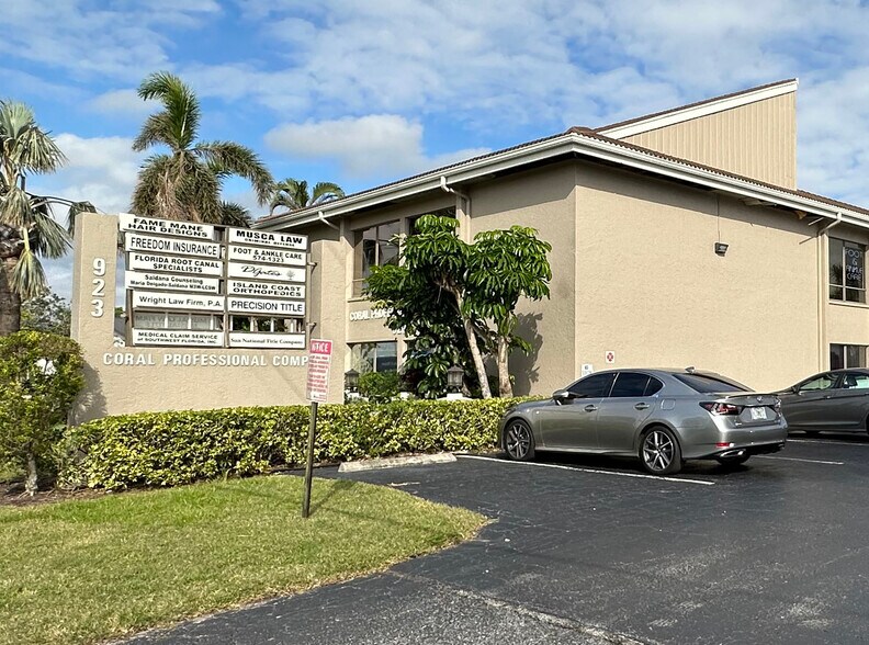 More Photos Of 923 Del Prado Blvd S, Cape Coral Medical For Lease
