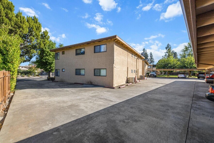 More Photos Of 6004-6012 Gloria Dr, Sacramento Apartments For Sale