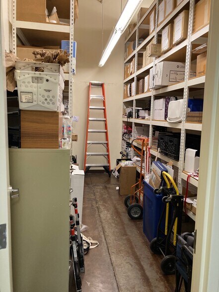 More Photos Of 4300 Marsh Ridge Rd, Carrollton Showroom For Lease