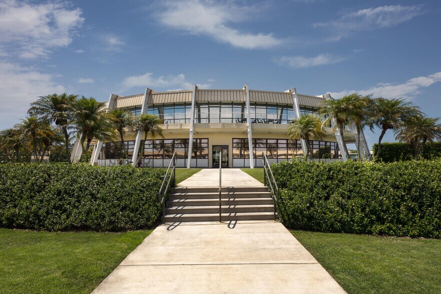 More Photos Of 3550 General Atomics Ct, San Diego Research And Development For Lease