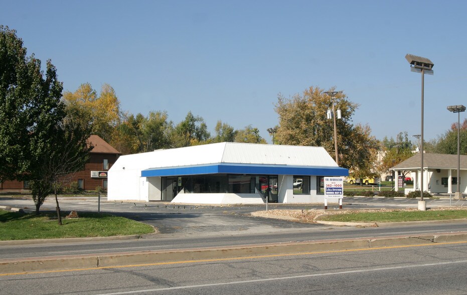 More Photos Of 509 NW 7 Hwy, Blue Springs Freestanding For Lease